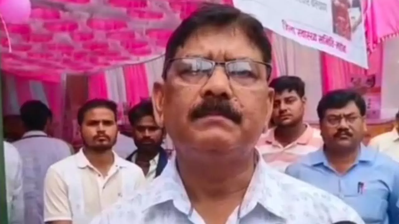 Mahoba News: डीएम ने किया पीएम जन औषधि केंद्र का निरीक्षण, हड़ताल पर जताई गंभीरता