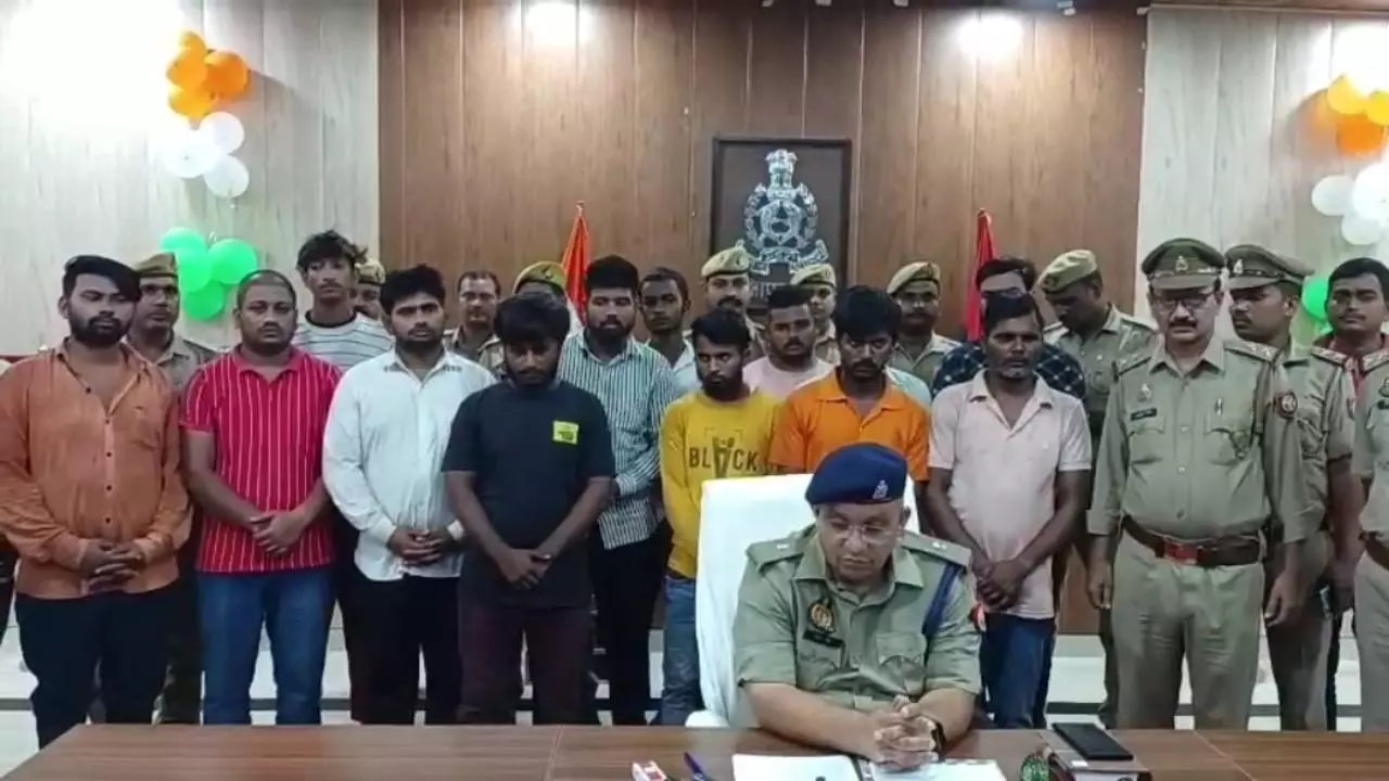 Mirzapur Fake Job Scam: नौकरी के नाम पर ठगने वाली फर्जी कंपनी का भंडाफोड़, 12 गिरफ्तार