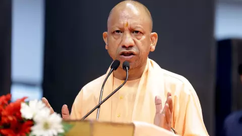 आंगनबाड़ी बहनों को मिलेगा स्मार्टफोन, बढ़ेगा मानदेय: सीएम योगी का बड़ा ऐलान