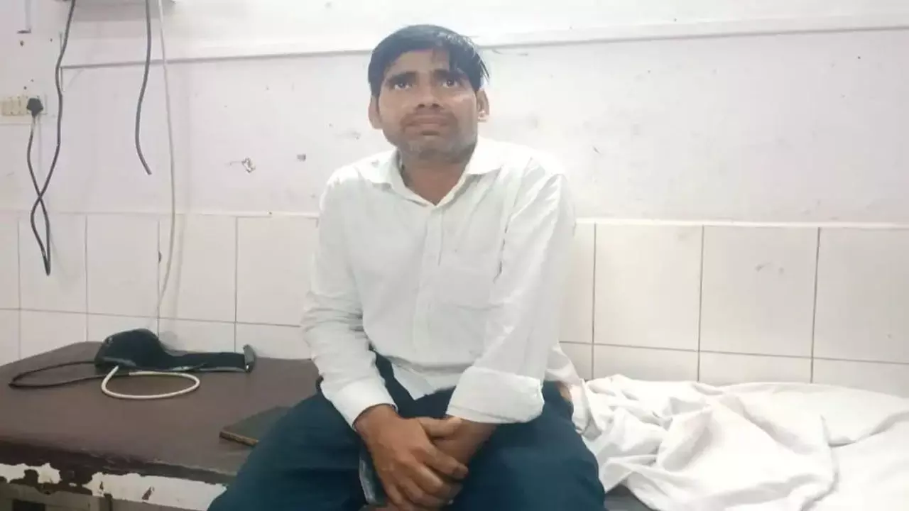 Auraiya: एडवोकेट पर लाठी-डंडों से हमला, 4700 रुपए लूटे, वकीलों में आक्रोश