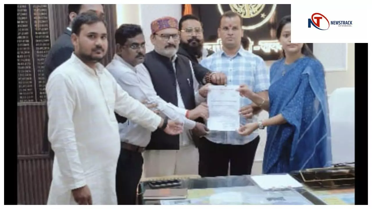 Raebareli News: गौ हत्या व तस्करी पर विश्व हिंदू परिषद ने जताया रोष, जिलाधिकारी को सौंपा ज्ञापन