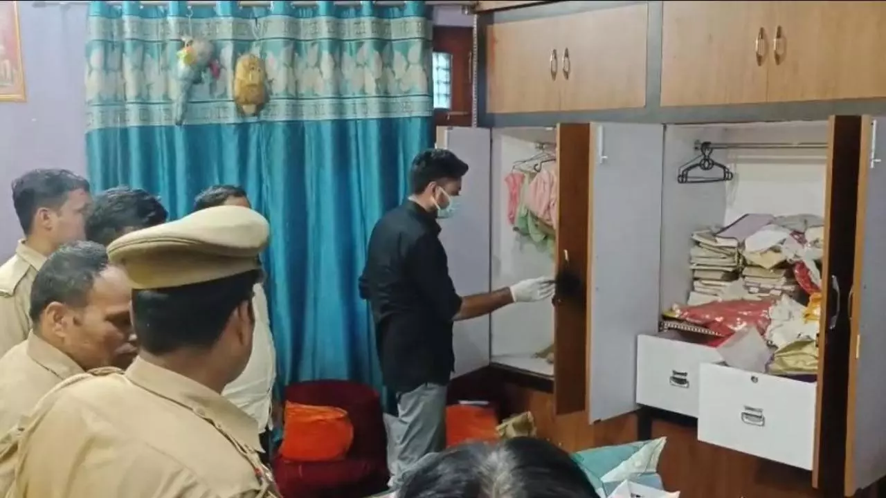 एसपी के तबादले के बाद कोतवाली क्षेत्र में दिनदहाड़े लाखों की ज्वेलरी चोरी, जांच में जुटी पुलिस टीम