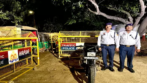 Hapur News: हाईवे पर खतरनाक स्टंट, युवक गिरफ्तार, 19 हजार का चालान Hapur News: हाईवे पर खतरनाक स्टंट, युवक गिरफ्तार, 19 हजार का चालान