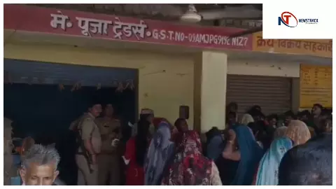 Mahoba News: खाद वितरण में अव्यवस्था से किसान भड़के, पुलिस पर लाठीचार्ज व कालाबाजारी के आरोप