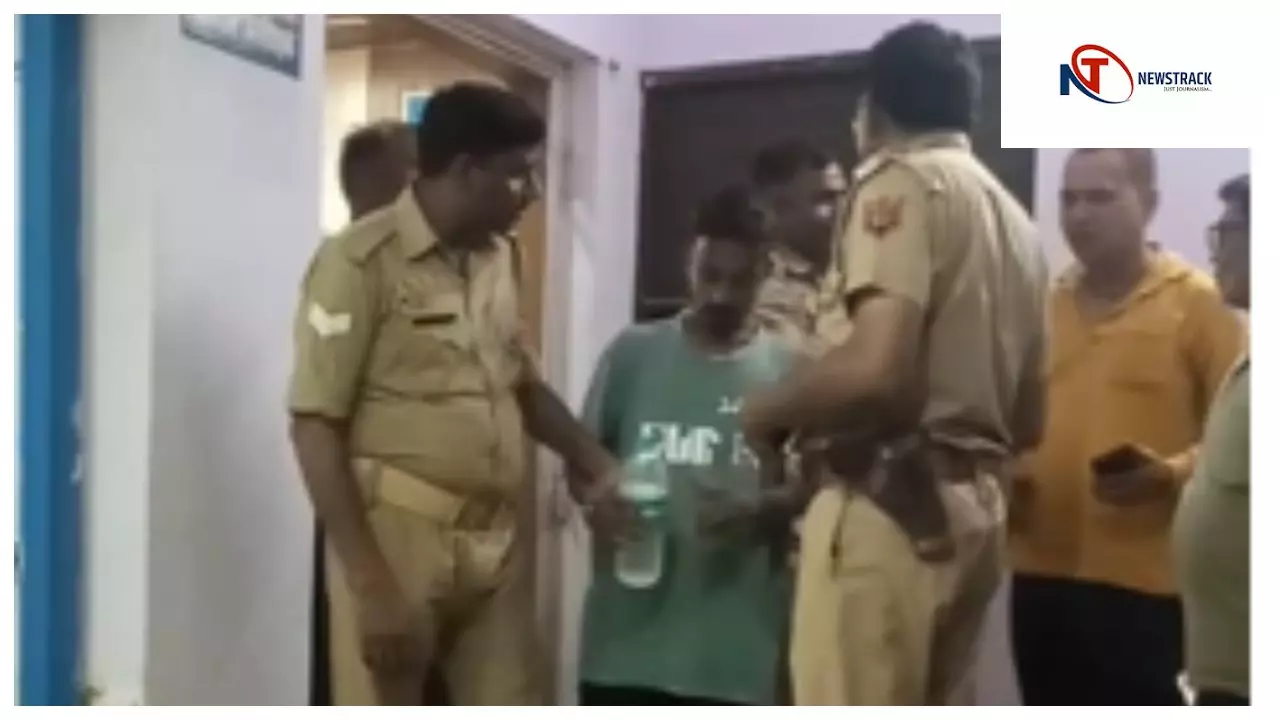 Mathura News: मुख्यमंत्री को जान से मारने की धमकी देने वाला युवक हाईटेक ड्रामे के बाद हिरासत में Mathura News: मुख्यमंत्री को जान से मारने की धमकी देने वाला युवक हाईटेक ड्रामे के बाद हिरासत में