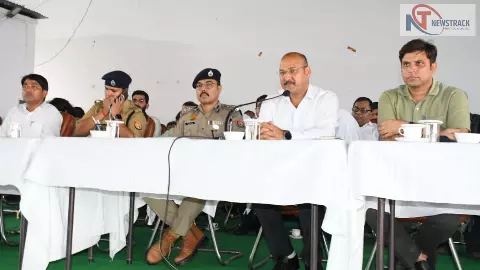 Meeting of security forces on festivals in Meerut, DM-SSP Meeting of security forces on festivals in Meerut, DM-SSP