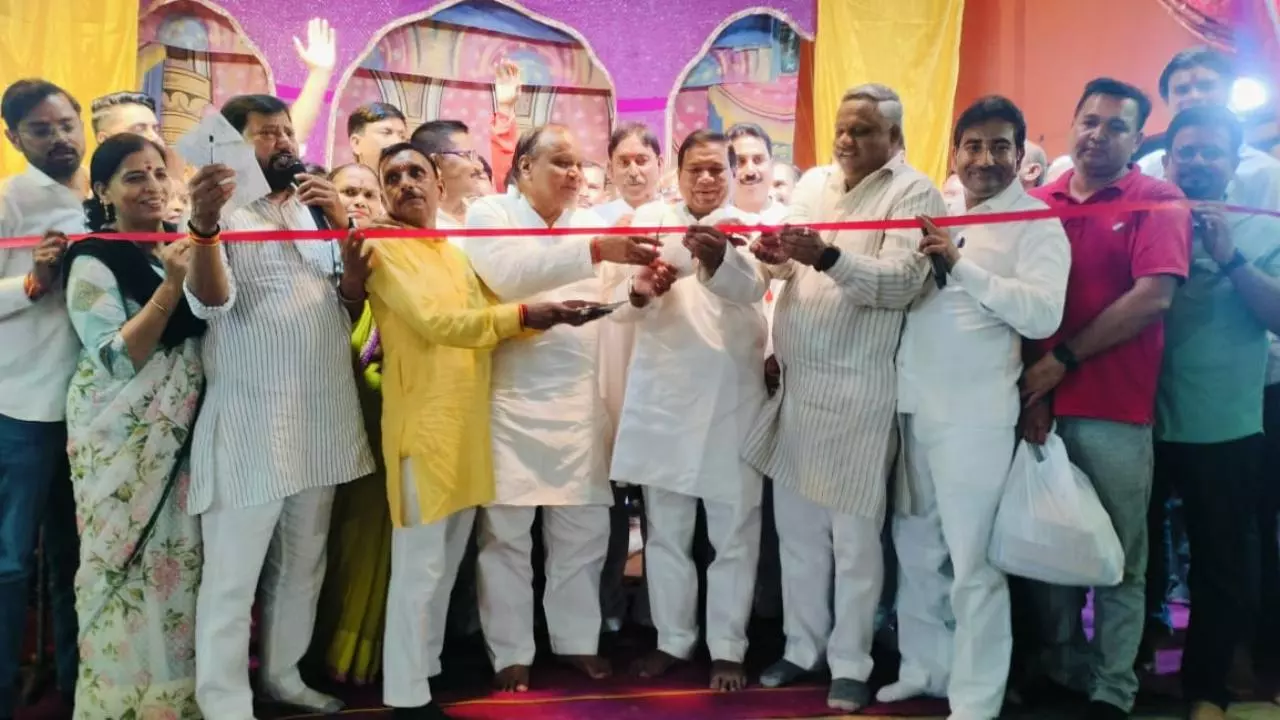 Bareilly News: फतेहगंज पश्चिमी में 15 दिवसीय रामलीला मेले का सांसद और विधायक ने किया शुभारंभ