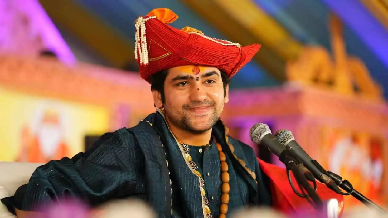 विवादों में घिरे धीरेंद्र शास्त्री! गोमूत्र,गरबा और लव जिहाद पर बयान से मचा बवाल, सोशल मीडिया पर हुए ट्रोल विवादों में घिरे धीरेंद्र शास्त्री! गोमूत्र,गरबा और लव जिहाद पर बयान से मचा बवाल, सोशल मीडिया पर हुए ट्रोल