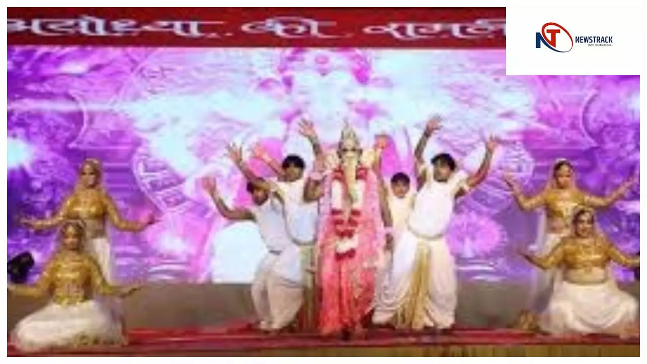 Ayodhya News: 120 फीट मंच पर थ्रीडी तकनीक संग भव्य रामलीला शुरू, 240 फीट रावण दहन होगा खास Ayodhya News: 120 फीट मंच पर थ्रीडी तकनीक संग भव्य रामलीला शुरू, 240 फीट रावण दहन होगा खास