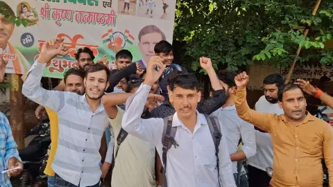Aligarh News: अलीगढ़ में रैपिडो बाइक राइडर्स की हड़ताल, कंपनी पर कर्मचारियों के शोषण का आरोप