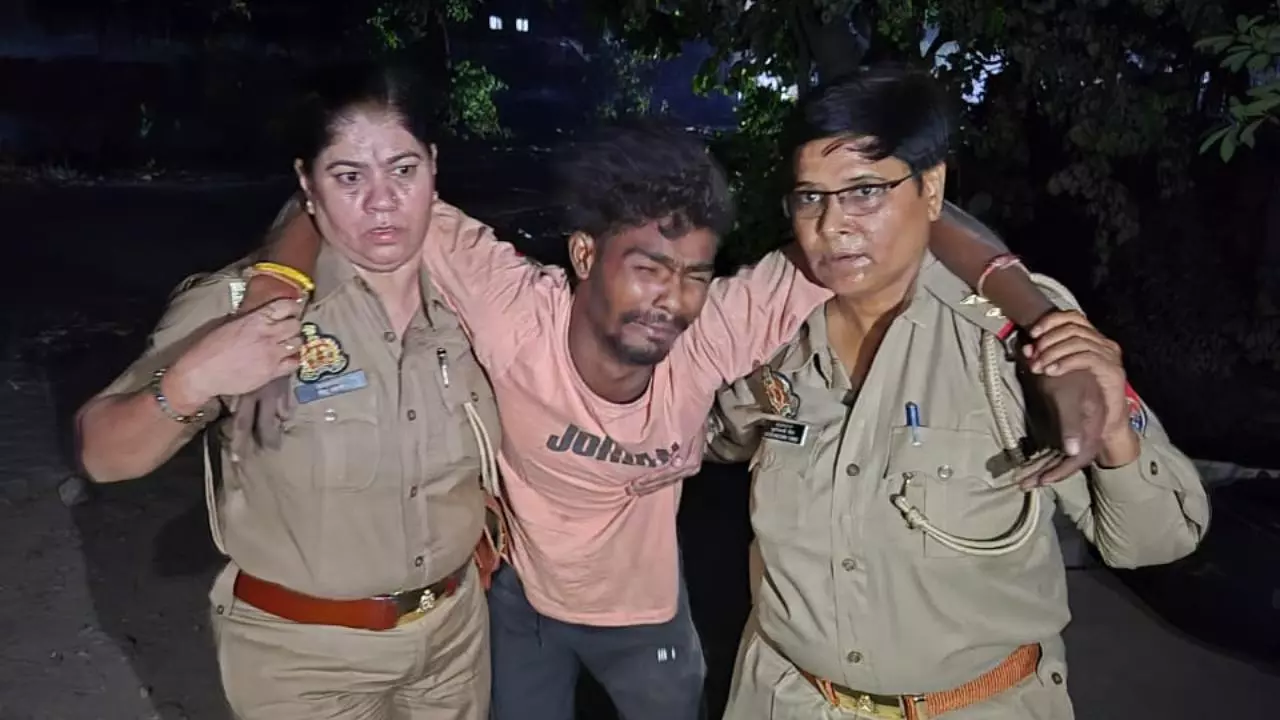 नवरात्रि में ‘दुर्गा अवतार’ बनी महिला पुलिस: ऑपरेशन लंगड़ा’ में लुटेरा घायल होकर बोला – माफ कर दो मा