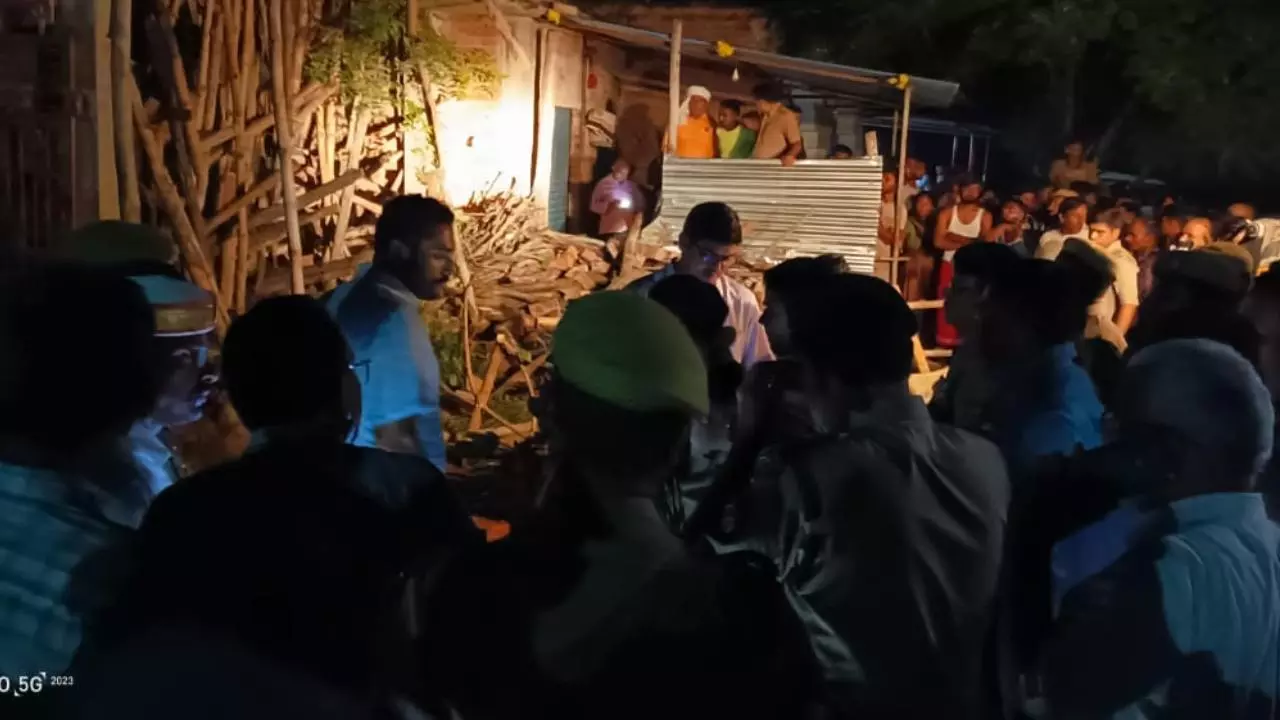 Sultanpur News: सुल्तानपुर में निर्माणाधीन मकान की छत ढहने से बड़ा हादसा, 3 मजदूरों की मौत, 4 घायल