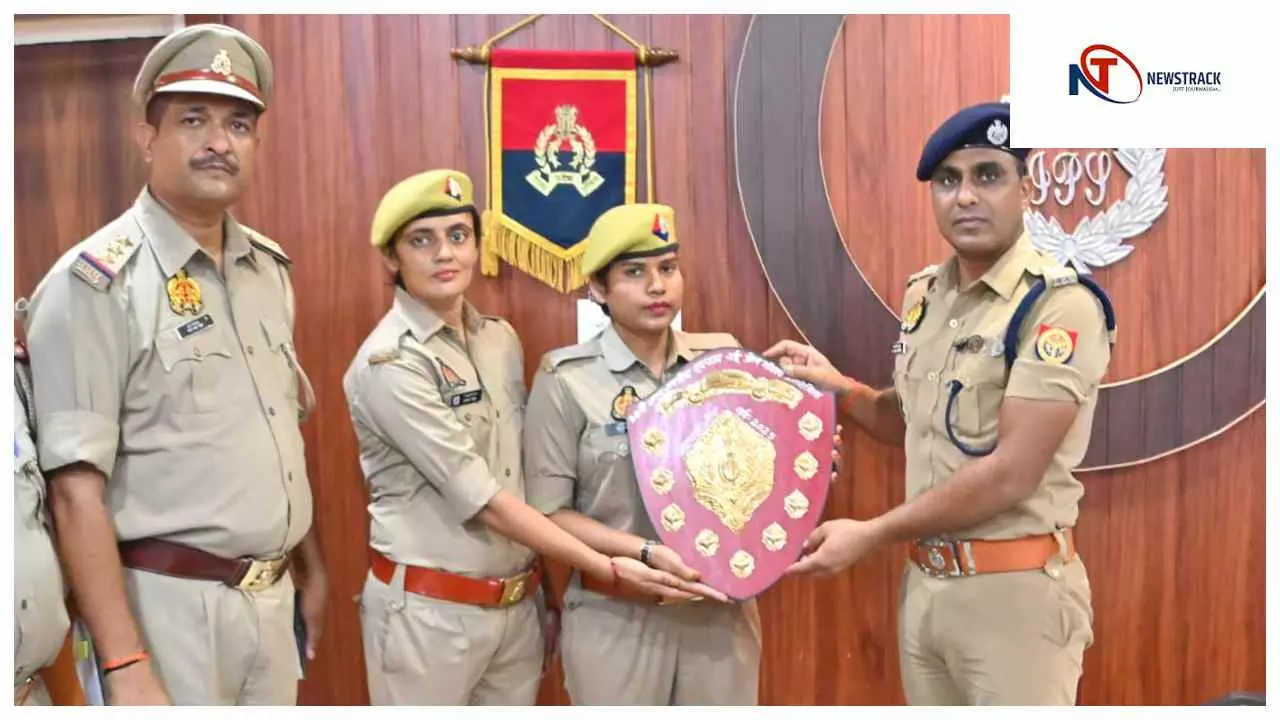 Azamgarh News : एयर पिस्टल प्रतियोगिता में शिरीना बानो प्रथम, SP ने किया सम्मानित