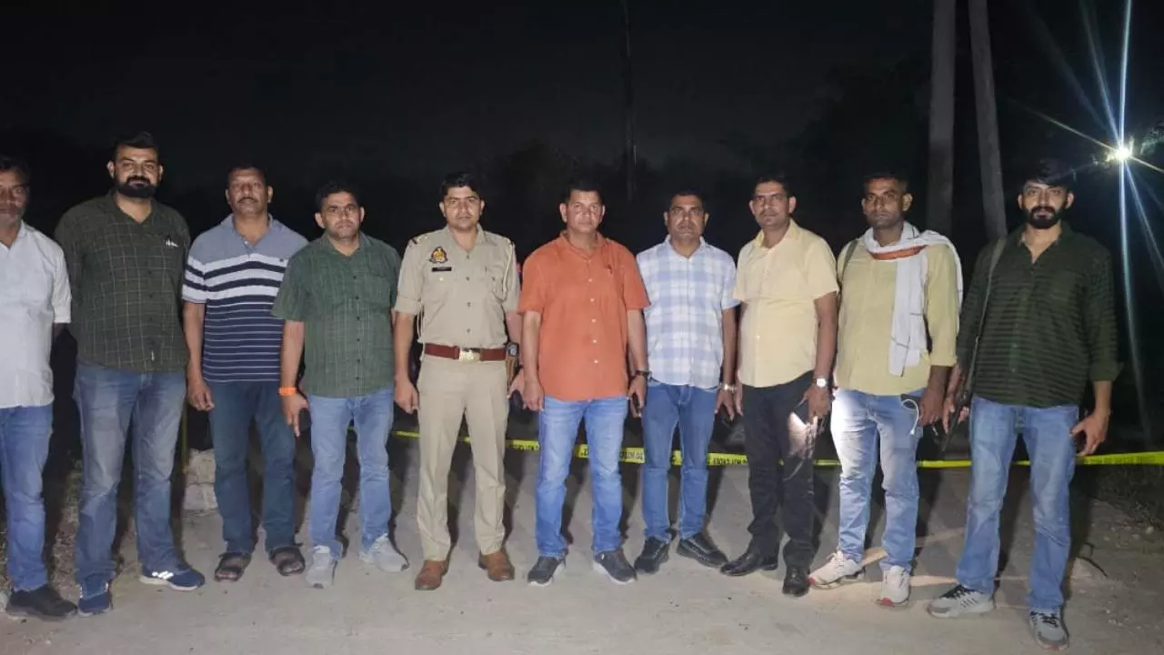 Mathura News: पुलिस मुठभेड़ में 25 हजार का इनामी बदमाश घायल होकर गिरफ्तार