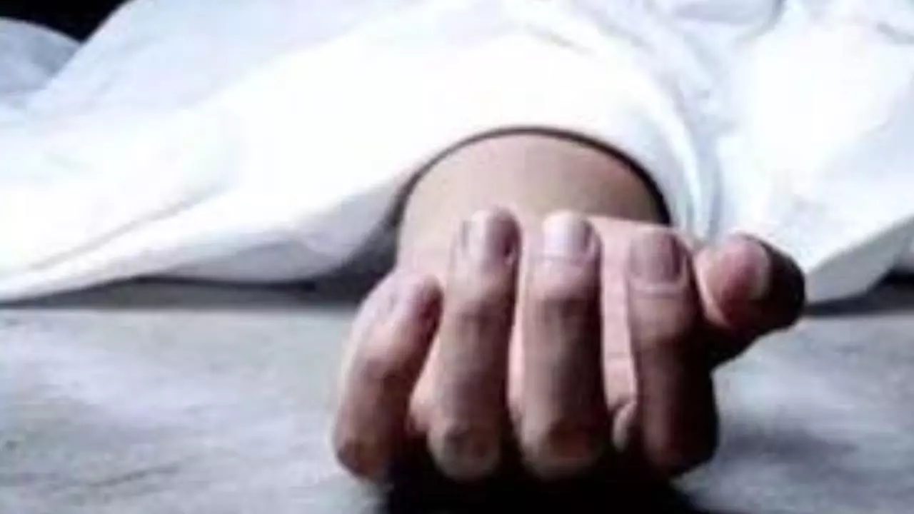 Mathura News: फरह हाइवे पर पुल के नीचे मिला अज्ञात युवक का शव, इलाके में मची सनसनी