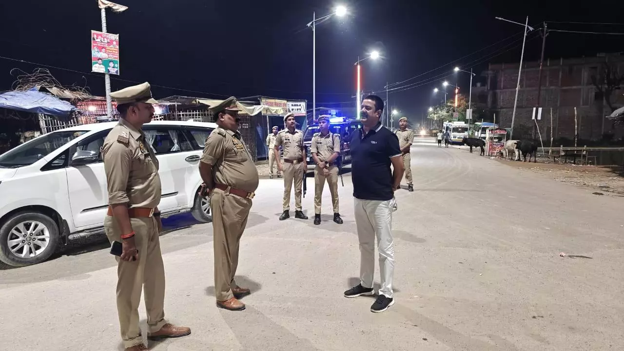 Kaushambi News: नवरात्रि पर आधी रात तक एसपी का औचक निरीक्षण, पंडालों की सुरक्षा व्यवस्था को परखा