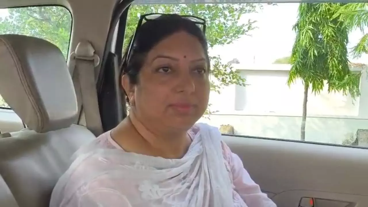 Jalaun News: जालौन में जीएसटी की बड़ी कार्रवाई, लाखों की सुपारी से भरा ट्रक पकड़ा, दस्तावेज नदारद