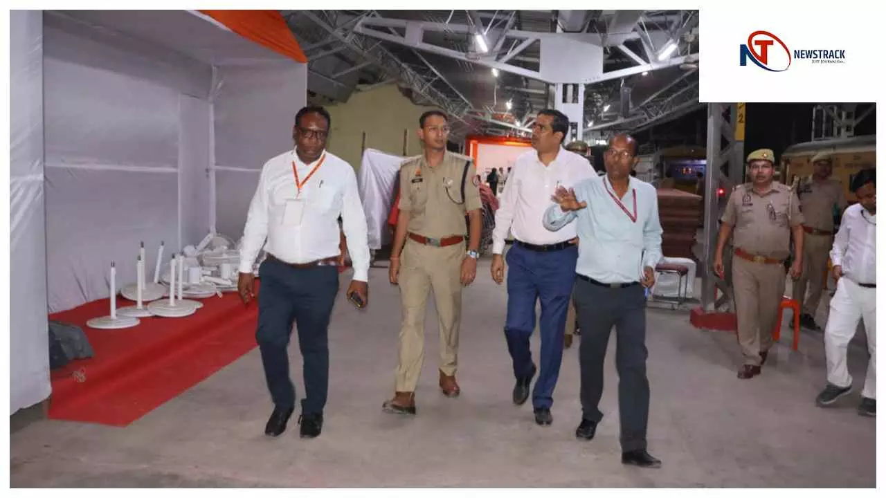 Mathura News: राष्ट्रपति दौरे से पूर्व डीएम-एसएसपी ने मथुरा जंक्शन पर सुरक्षा व्यवस्था का लिया जायजा Mathura News: राष्ट्रपति दौरे से पूर्व डीएम-एसएसपी ने मथुरा जंक्शन पर सुरक्षा व्यवस्था का लिया जायजा