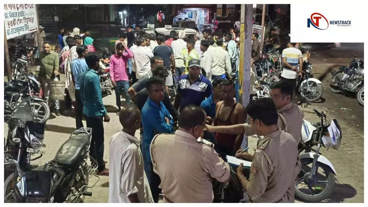 Hapur News: ट्रैक्टर ट्राली पलटने महिला की दर्दनाक मौत, कई घायल