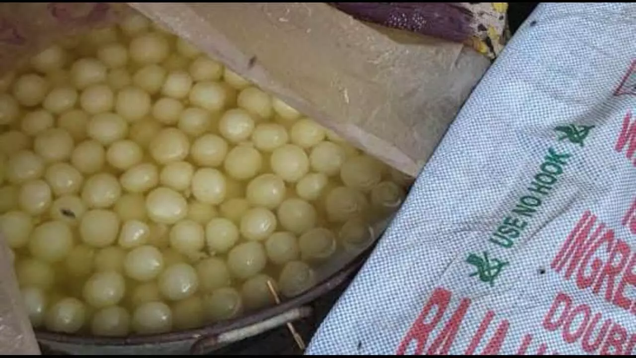 Shamli News: दीपावली से पहले मिलावट का धंधा: शामली में नकली दूध, मावा और पनीर की भरमार