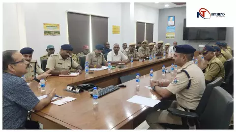 Chandauli News: डीएफसी और रेलवे सुरक्षा: तस्करों पर नकेल कसने और सुरक्षा बढ़ाने की तैयारी Chandauli News: डीएफसी और रेलवे सुरक्षा: तस्करों पर नकेल कसने और सुरक्षा बढ़ाने की तैयारी