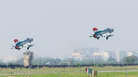 फरारी की कीमत में तैयार हुआ MiG-21, 67 साल की सेवा के बाद क्यों हुआ सेना से बाहर? फरारी की कीमत में तैयार हुआ MiG-21, 67 साल की सेवा के बाद क्यों हुआ सेना से बाहर?