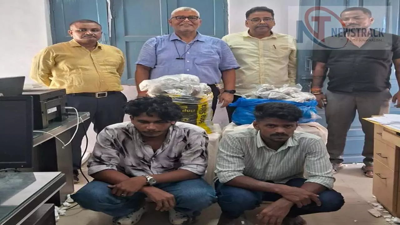 Rs 14 crore worth of ganja recovered from bus at Siddharthanagar border, two arrested