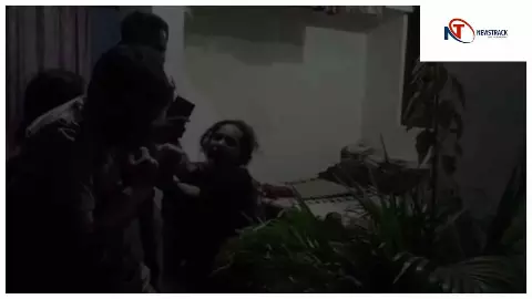 Hapur News: हथियार के दम पर गुंडागर्दी, पूछताछ करने गई पुलिस टीम पर हमला, दरोगों की वर्दी फटी, गांव में दहशत!