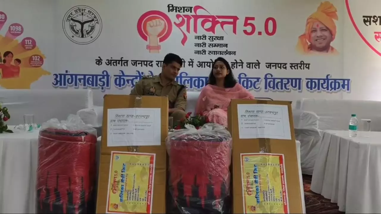 मिशन शक्ति 5.0 के तहत रायबरेली में 400 आंगनबाड़ी कार्यकत्रियों को मिली ‘बालिका मैत्री किट’