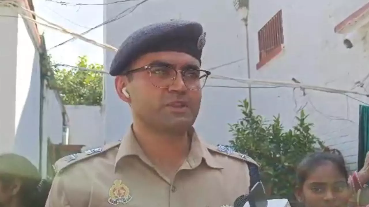 Chandauli News: चंदौली में पुलिस अधीक्षक की पहल, मिशन शक्ति के तहत छात्राओं के लिए “वॉल ऑफ ड्रीम्स”