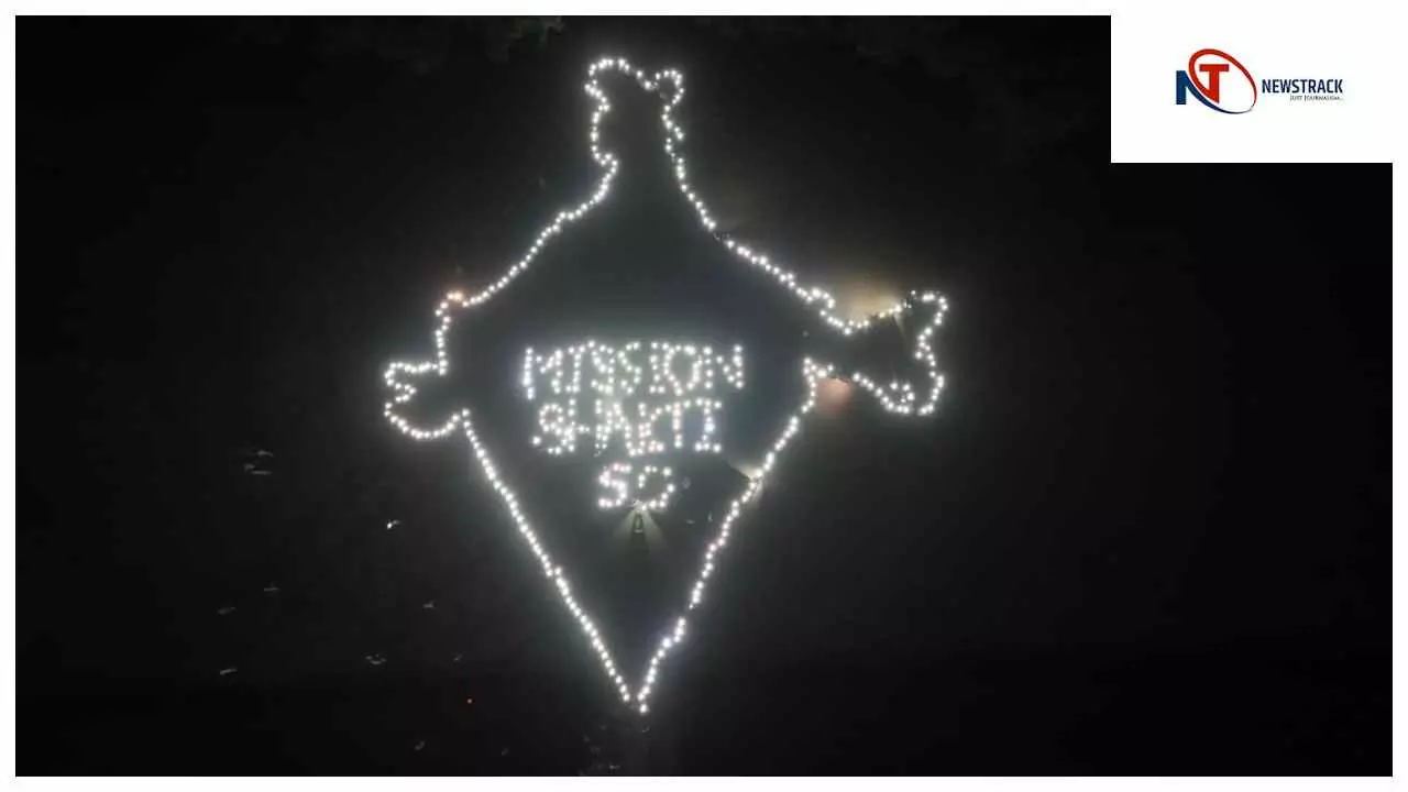 Kanpur Dehat News: मिशन शक्ति 5.0: पुलिसकर्मियों ने मोबाइल टॉर्च से बनाया भारत का मानचित्र
