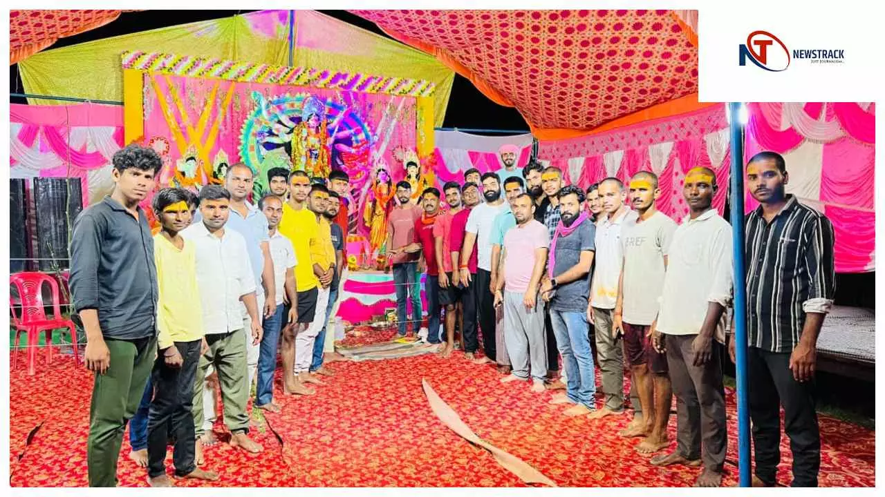 Chandauli News: माँ की ममता, आस्था का आँगन: देउरा में प्रथम दुर्गा पूजा की अलौकिक छटा