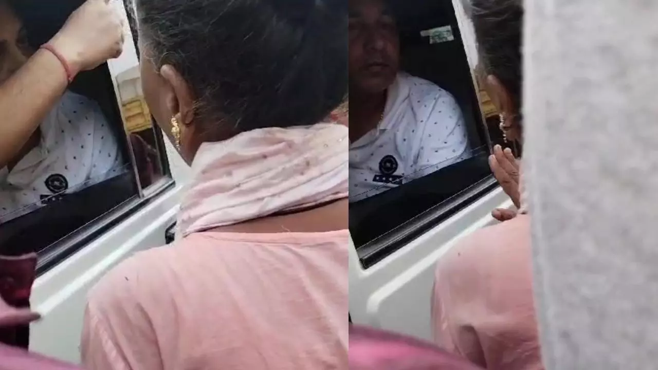 Lucknow News: मोटे, चोर, चोट्टे... नगर निगम के जोनल अधिकारी का लोगों से अभद्रता करते वीडियो वायरल Lucknow News: मोटे, चोर, चोट्टे... नगर निगम के जोनल अधिकारी का लोगों से अभद्रता करते वीडियो वायरल
