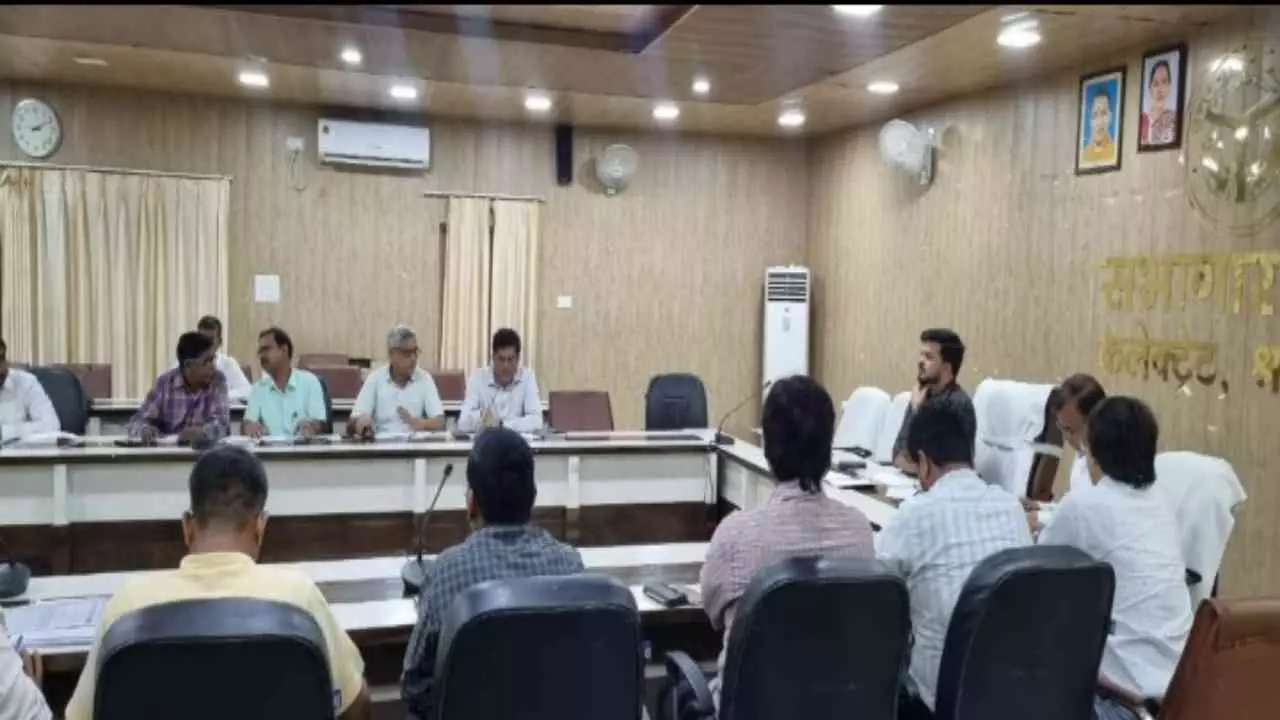 Shravasti DM,   District Review, Block Program