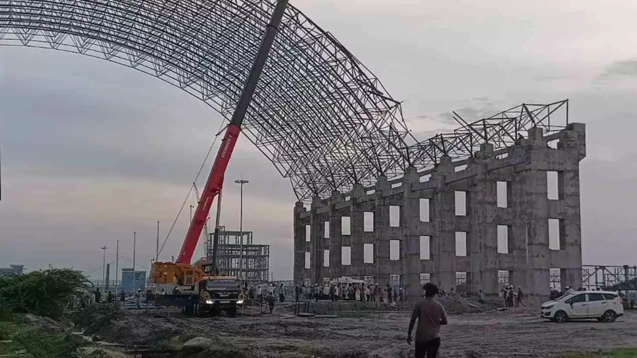 चेन्नई में बड़ा हादसा! थर्मल पावर स्टेशन का 30 फीट ऊंचा आर्च ढहा, 9 मज़दूरों की दर्दनाक मौत, कई घायल चेन्नई में बड़ा हादसा! थर्मल पावर स्टेशन का 30 फीट ऊंचा आर्च ढहा, 9 मज़दूरों की दर्दनाक मौत, कई घायल