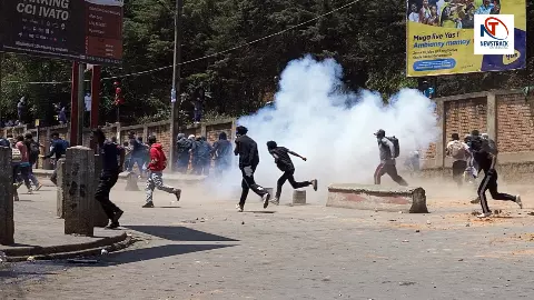 एक और देश में युवाओं ने भरी हुंकार! पूरी सरकार को सत्ता से बाहर फेंक दिया, अब तक 22 लोगों की मौत एक और देश में युवाओं ने भरी हुंकार! पूरी सरकार को सत्ता से बाहर फेंक दिया, अब तक 22 लोगों की मौत