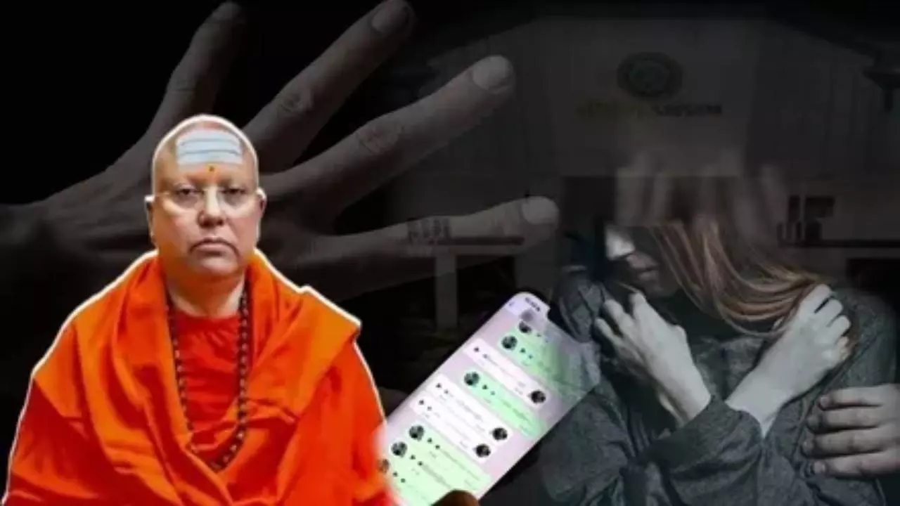 शेख,से** और...चैतन्यानंद के ऐसे कांड, भारत से विदेश तक फैला बाबा का साम्राज्य, ऐसे होती थी लड़कियों की डीलिंग शेख,से** और...चैतन्यानंद के ऐसे कांड, भारत से विदेश तक फैला बाबा का साम्राज्य, ऐसे होती थी लड़कियों की डीलिंग