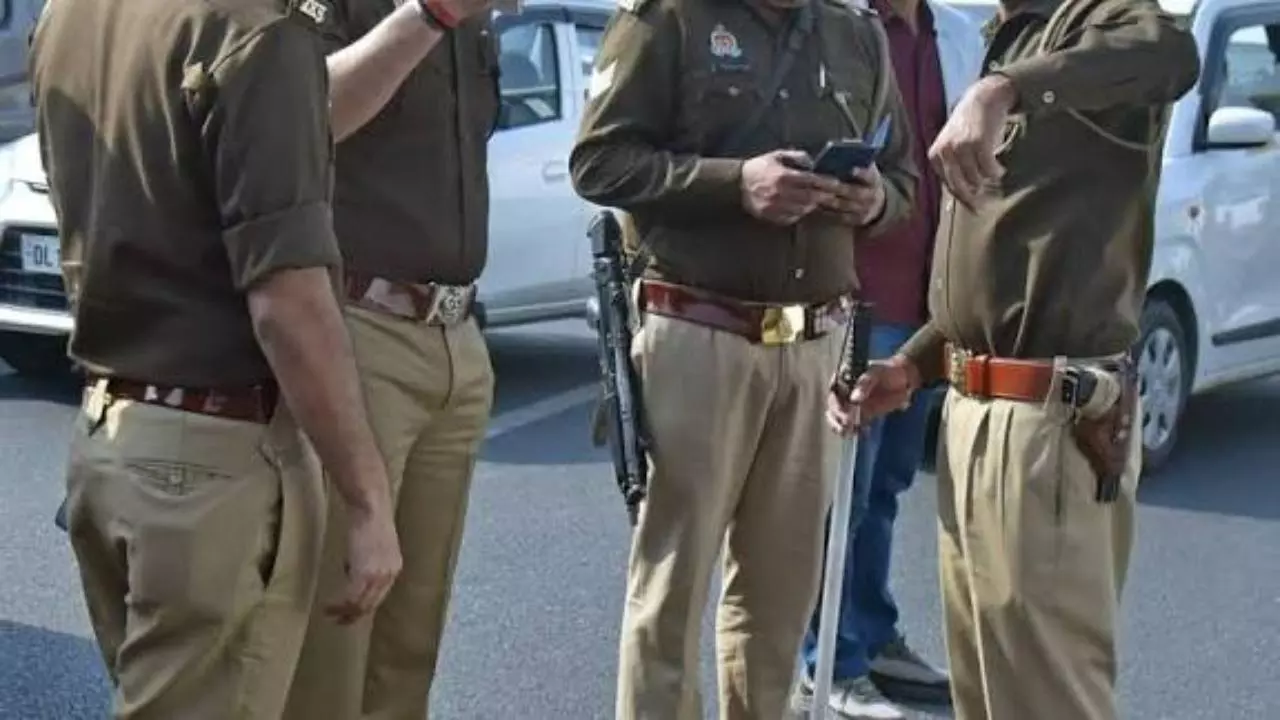 Bareilly News: दशहरे को लेकर बरेली में पुलिस अलर्ट, संवेदनशील इलाकों और सोशल मीडिया पर कड़ी नजर