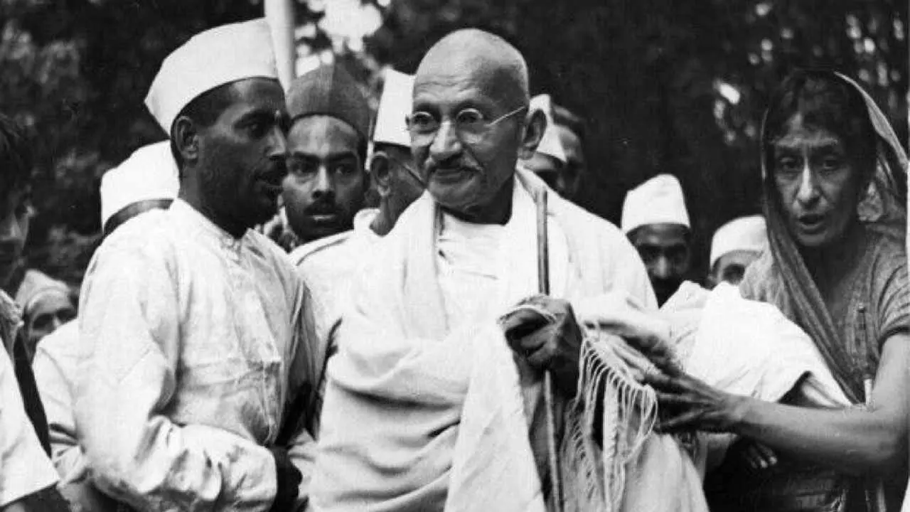 गांधी जी ने 22 साल बाद भारत लौटते ही पहले भाषण में किसे लगाई थी फटकार? जानें उनके आगमन की पूरी कहानी