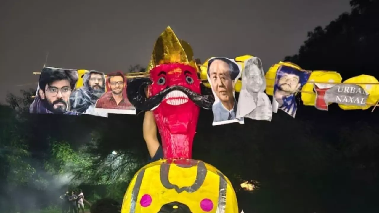 JNU में रावण दहन के दौरान बवाल,उमर खालिद-शरजील की तस्वीरें लगीं तो बरसे जूते