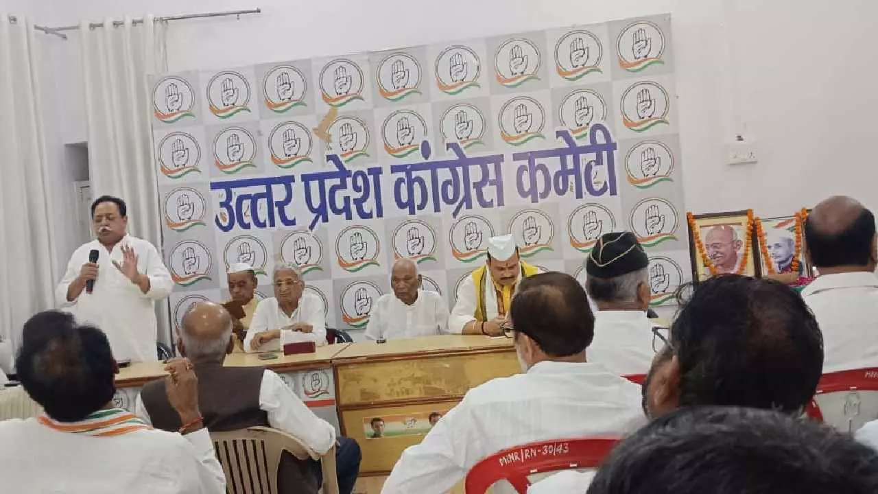 Congress कार्यालय में गांधी, शास्त्री व पासी को दी गई श्रद्धांजलि, नेताओं ने सिद्धांतों के अनुसरण...