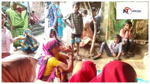 Hamirpur News: सांप के काटने से भाई-बहन की मौत, आवास न होने पर जमीन पर सोए थे मासूम Hamirpur News: सांप के काटने से भाई-बहन की मौत, आवास न होने पर जमीन पर सोए थे मासूम