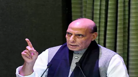 अगर हिमाकत की, तो... गुजरात में गरजे राजनाथ सिंह, पाकिस्तान को दी आर-पार की चेतावनी