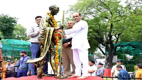 Jhansi News: झांसी मंडल में गांधी-शास्त्री जयंती पर विशेष आयोजन, “स्वच्छता ही सेवा” अभियान का समापन