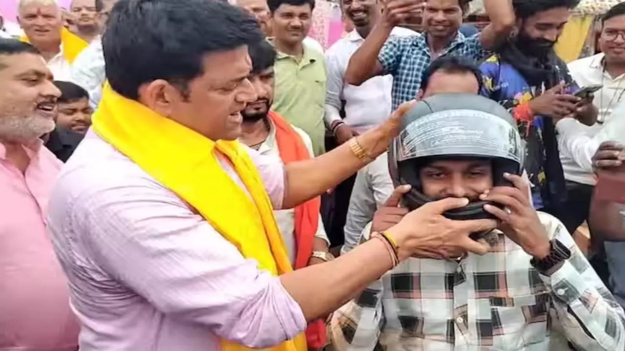 MP Ravi Kishan MP Ravi Kishan