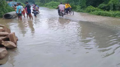 Baburi Chakia Road Closed