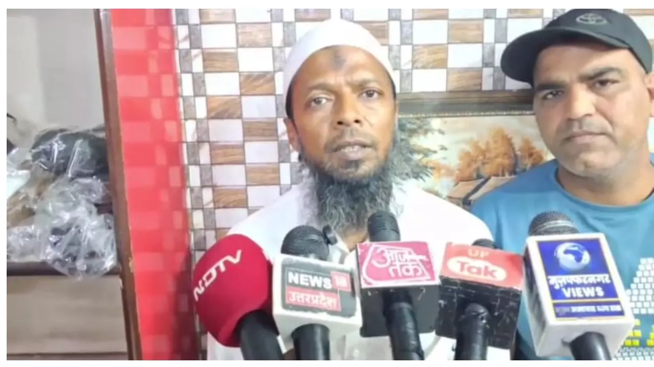 Muzaffarnagar:आरएसएस पथ संचलन पर मुस्लिम समाज ने की पुष्प वर्षा, पेश की सांप्रदायिक सौहार्द की मिसाल