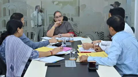 Lucknow नगर निगम को दिसंबर तक झील सफाई के निर्देश, दीपावली तक प्रकाश व्यवस्था दुरुस्त करने को कहा...