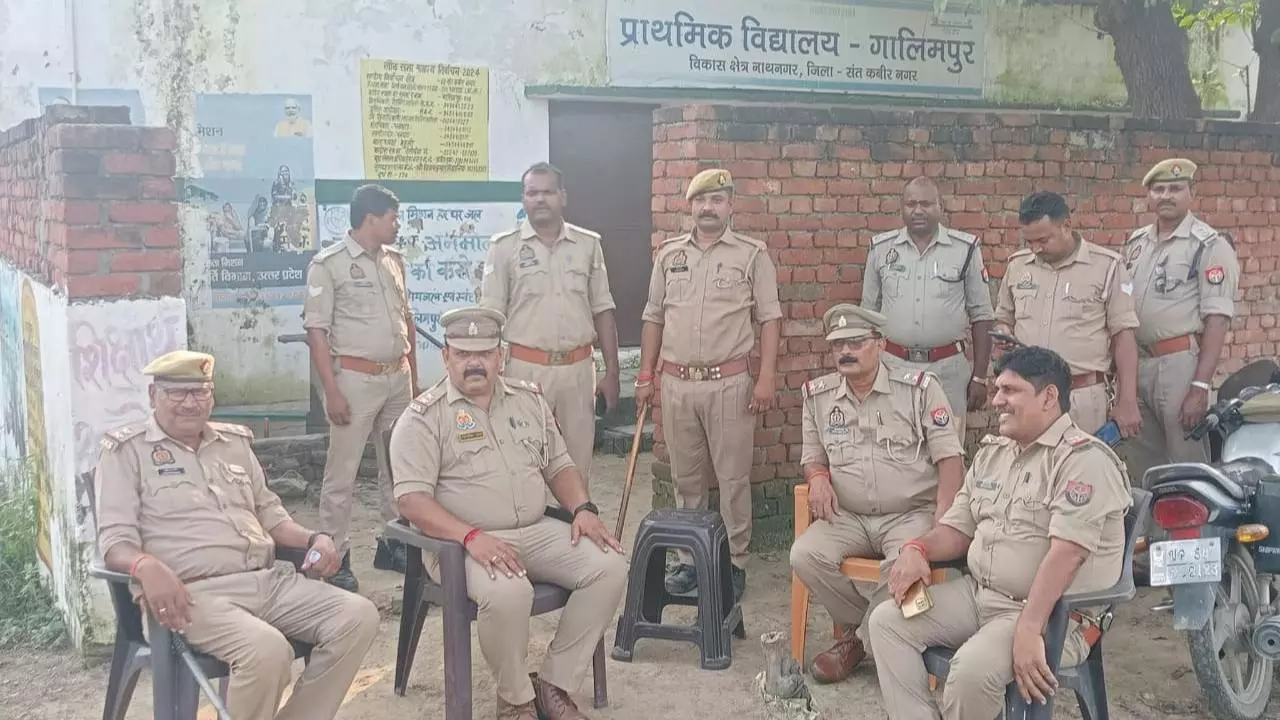 Sant Kabir Nagar News: ग्राम पंचायत बैठक में दो पक्षों में तनाव, पुलिस सुरक्षा में हुई कार्रवाई पूरी