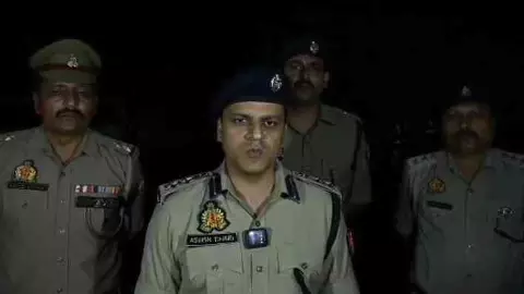 Saharanpur News: पुलिस और बदमाश की मुठभेड़, 1 लाख का इनामी बदमाश इमरान ढेर Saharanpur News: पुलिस और बदमाश की मुठभेड़, 1 लाख का इनामी बदमाश इमरान ढेर